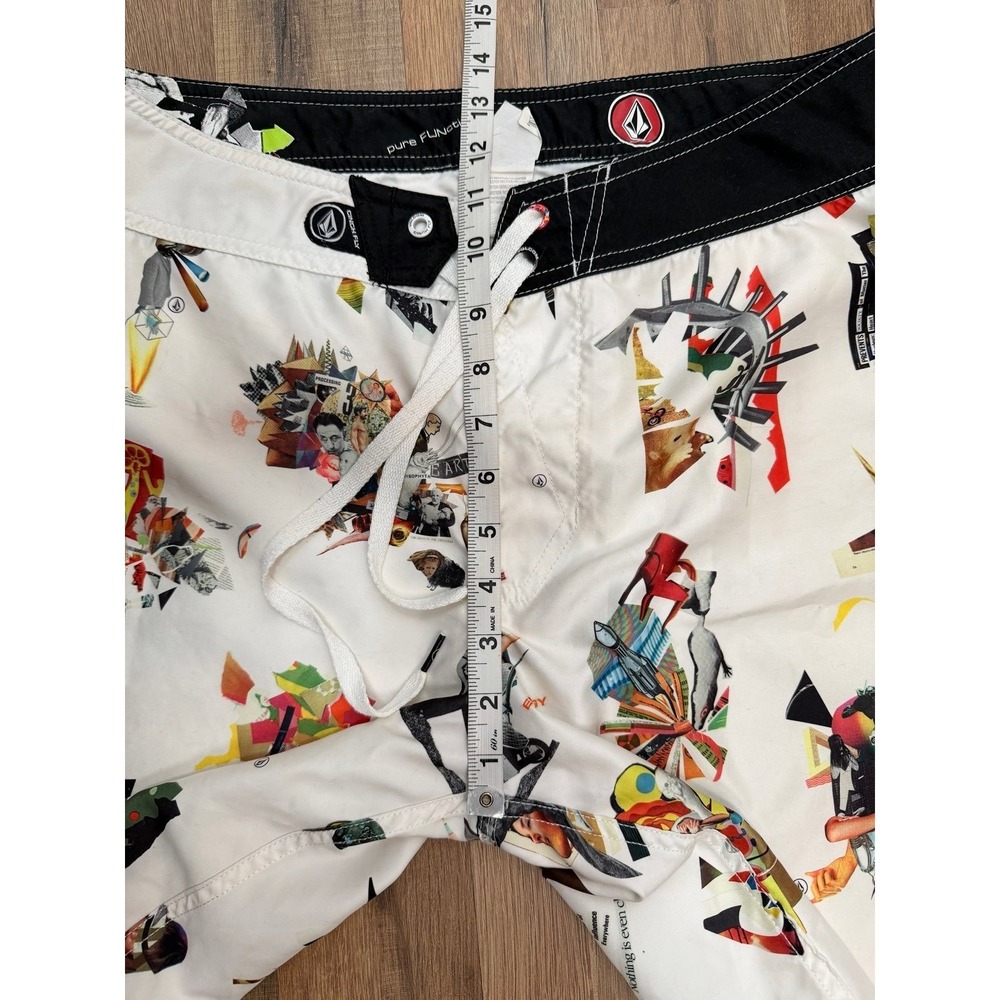 Volcom Master Collage Boardshorts Men's‎ 32 White Graphic Surf Skate - Picture 8 of 8